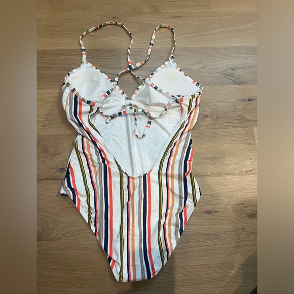 Splendid One Piece - Picture 2 of 4